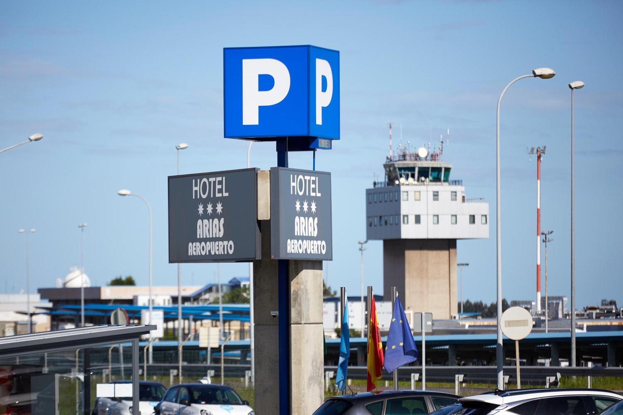 Hotel Arias Aeropuerto Santiago Del Monte Eksteriør bilde
