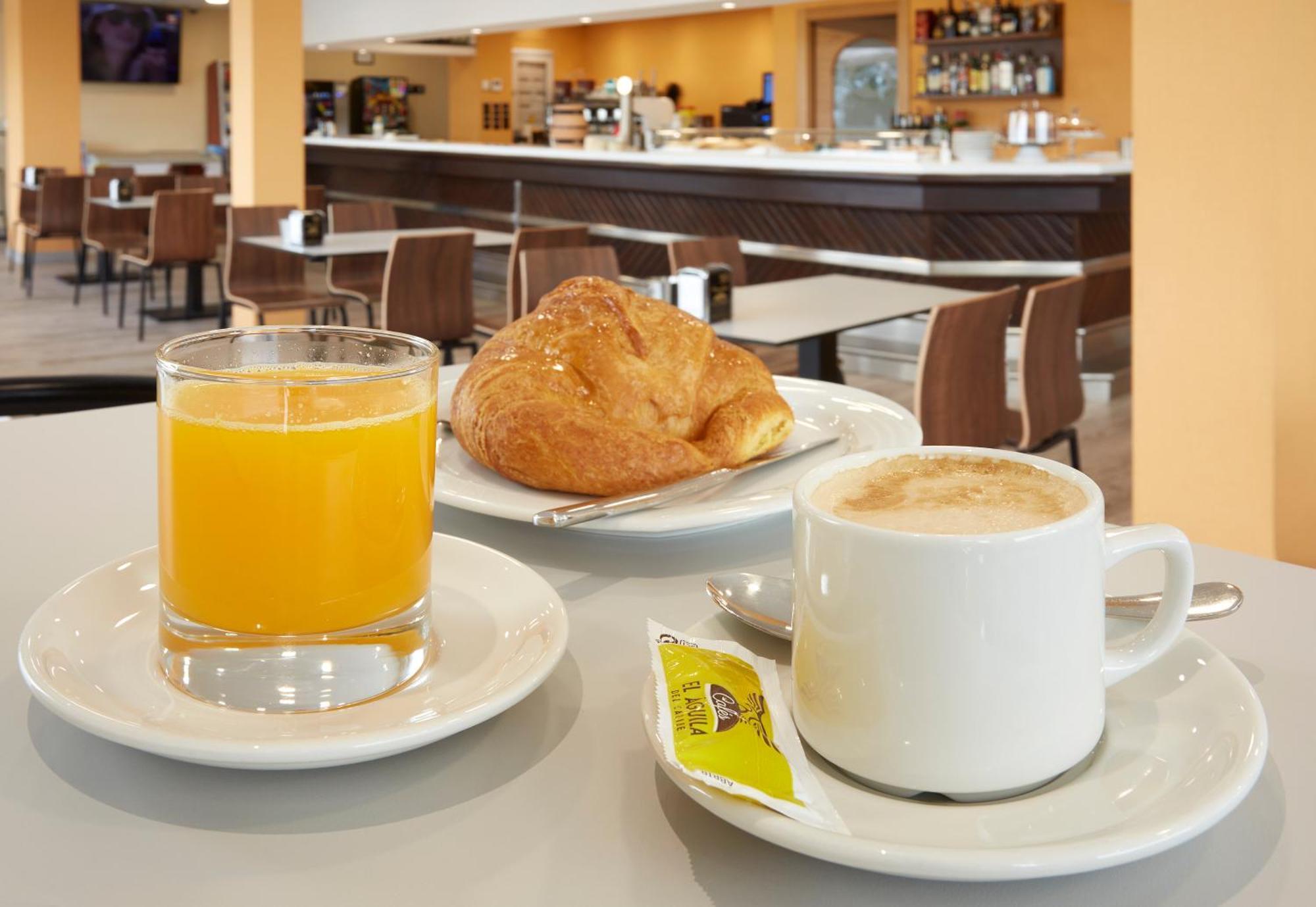 Hotel Arias Aeropuerto Santiago Del Monte Eksteriør bilde