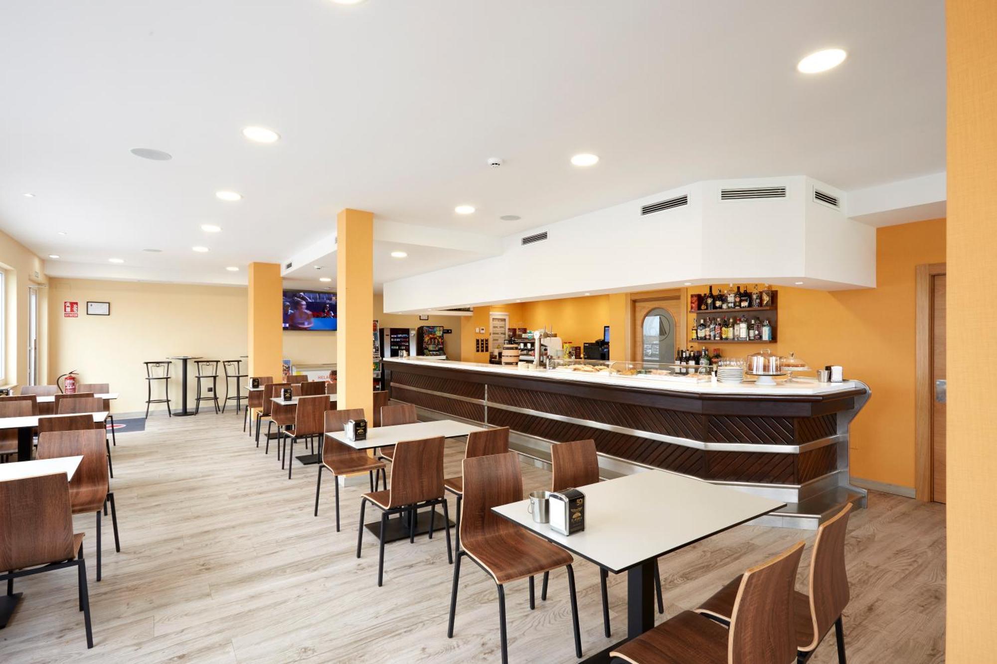 Hotel Arias Aeropuerto Santiago Del Monte Eksteriør bilde