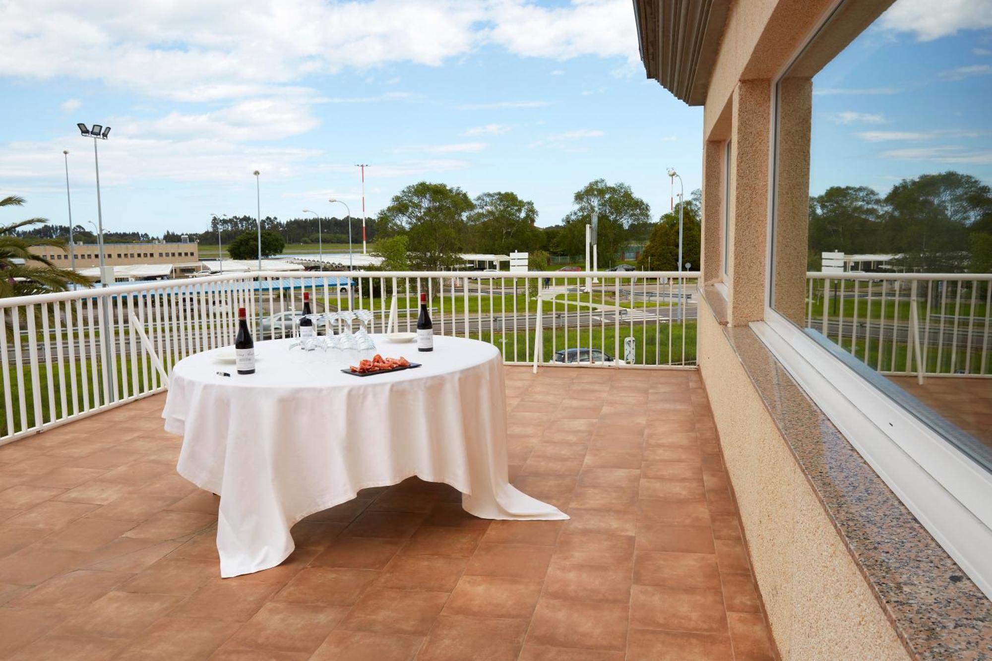 Hotel Arias Aeropuerto Santiago Del Monte Eksteriør bilde