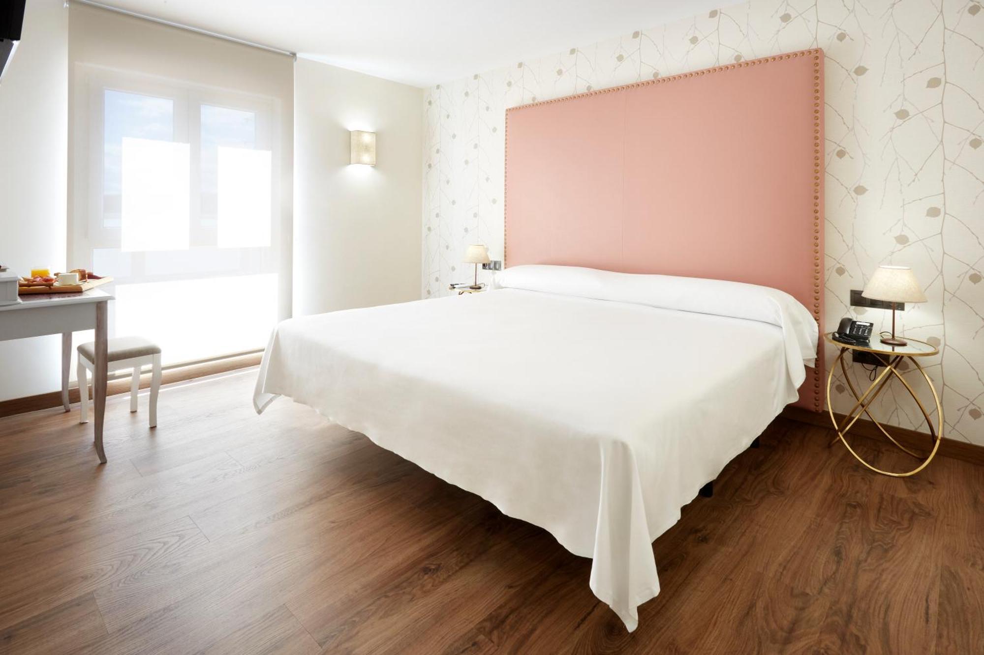 Hotel Arias Aeropuerto Santiago Del Monte Eksteriør bilde