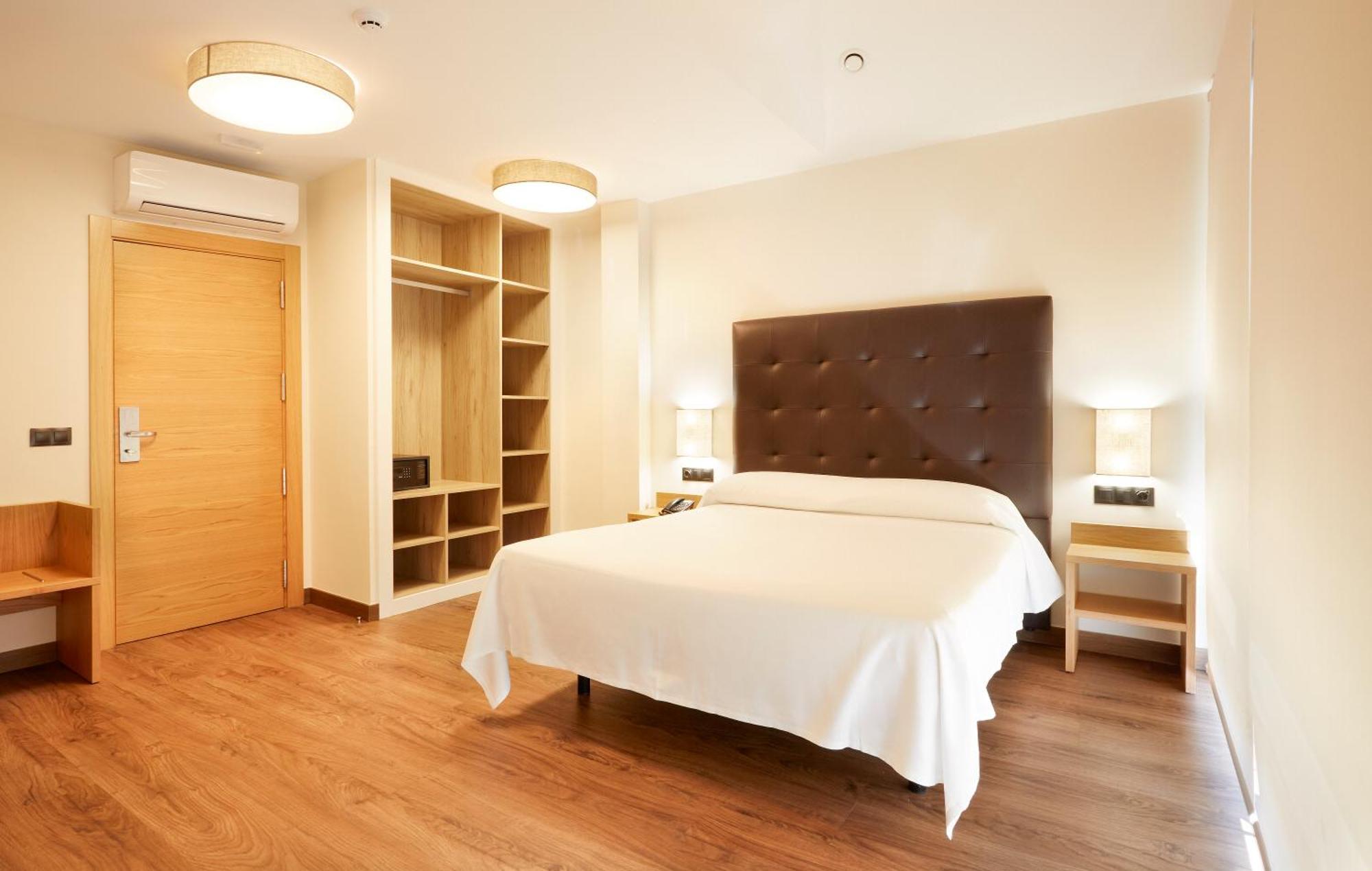 Hotel Arias Aeropuerto Santiago Del Monte Eksteriør bilde